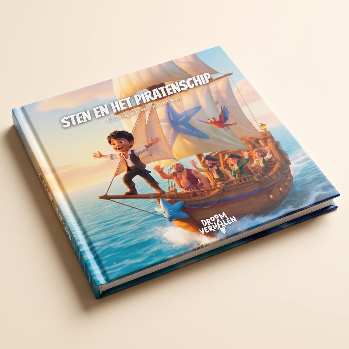 Het gedrukte hardcover piratenboek, liggend gefotografeerd